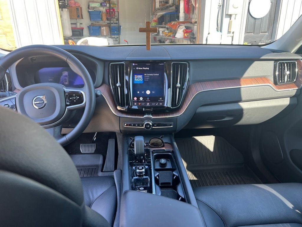 2023 Volvo XC60 B5 Plus Dark Theme