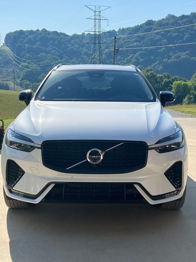 2023 Volvo XC60 B5 Plus Dark Theme