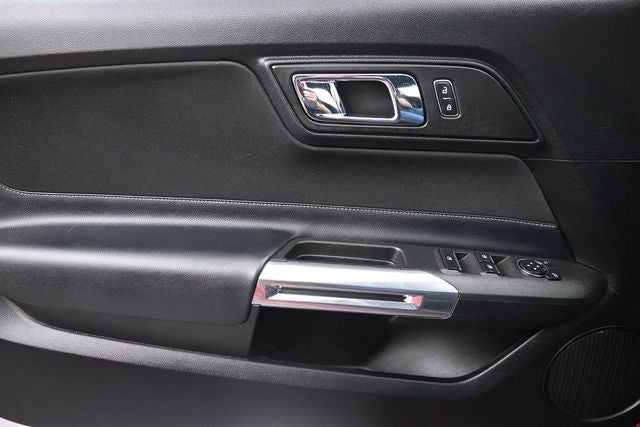 2017 Ford Mustang V6