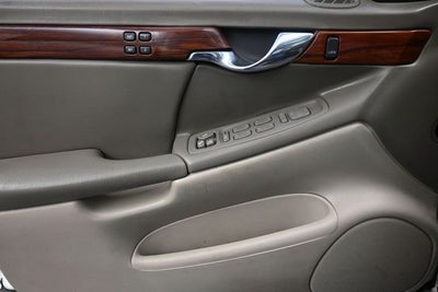 2004 Cadillac DeVille Base