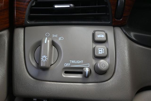 2004 Cadillac DeVille Base