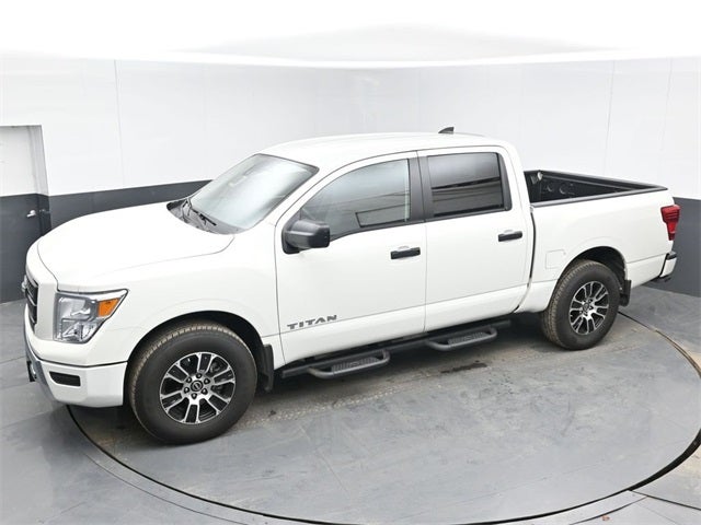 2024 Nissan Titan SV