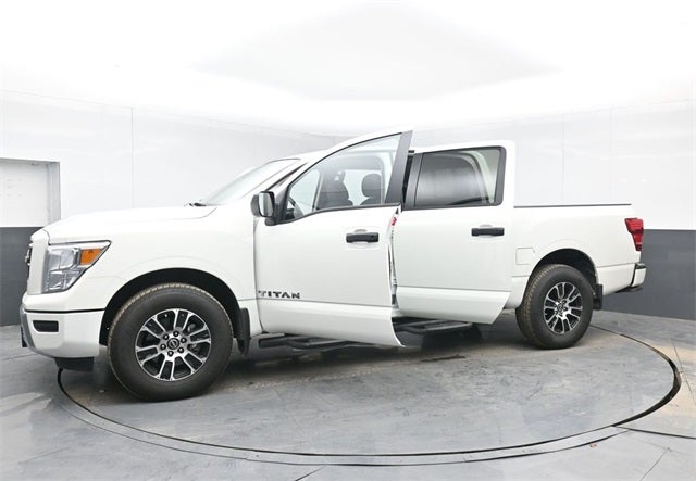 2024 Nissan Titan SV