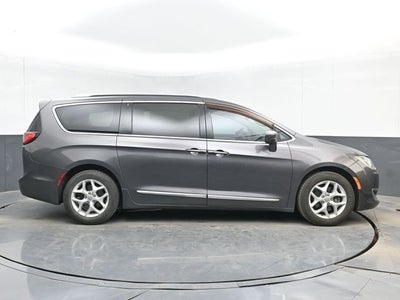 2017 Chrysler Pacifica Touring L Plus