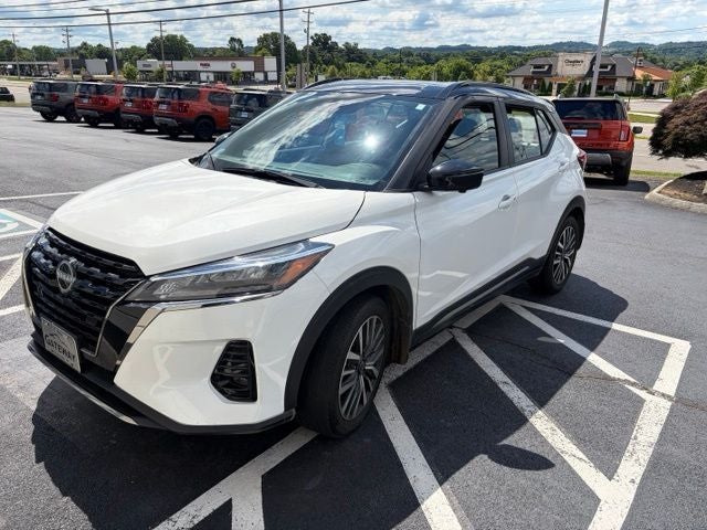 2023 Nissan Kicks SR