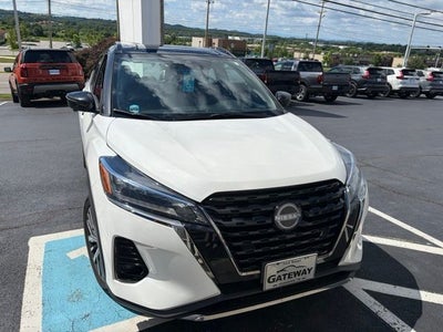 2023 Nissan Kicks SR