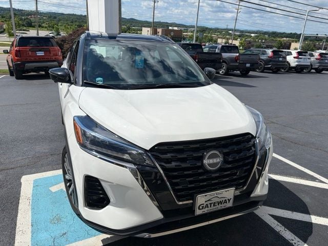 2023 Nissan Kicks SR
