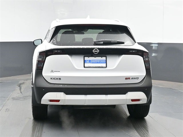 2025 Nissan Kicks SR
