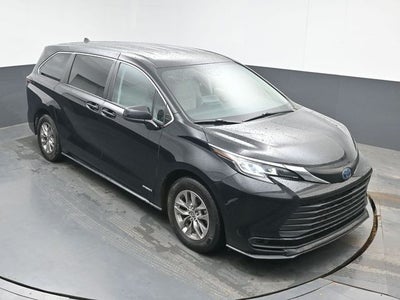 2021 Toyota Sienna LE 8 Passenger