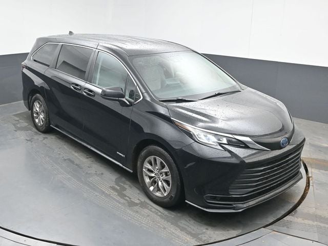 2021 Toyota Sienna LE 8 Passenger
