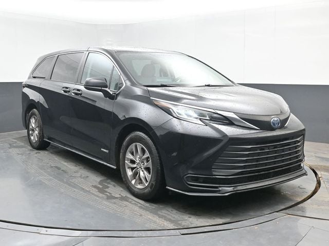 2021 Toyota Sienna LE 8 Passenger