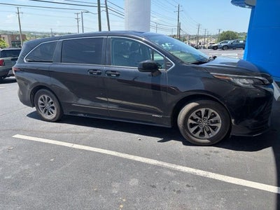 2021 Toyota Sienna LE 8 Passenger