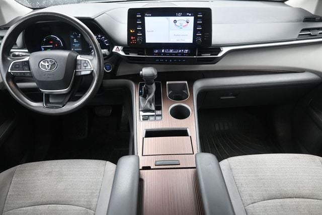 2021 Toyota Sienna LE 8 Passenger