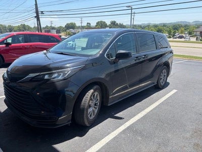 2021 Toyota Sienna LE 8 Passenger