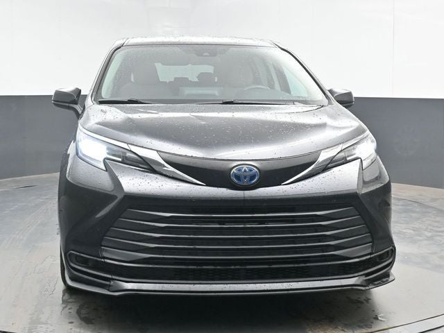2021 Toyota Sienna LE 8 Passenger