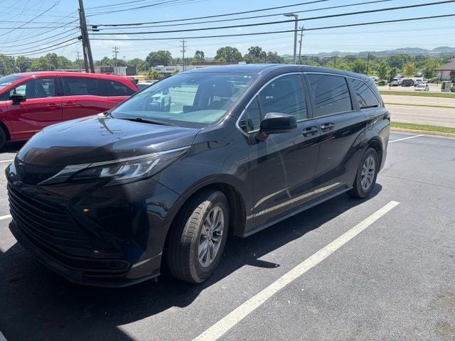 2021 Toyota Sienna LE 8 Passenger