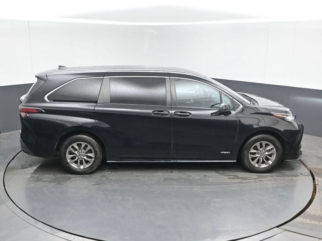2021 Toyota Sienna LE 8 Passenger