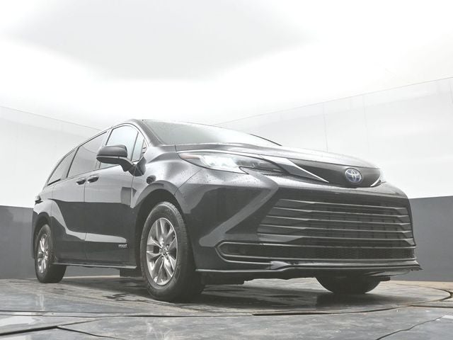2021 Toyota Sienna LE 8 Passenger