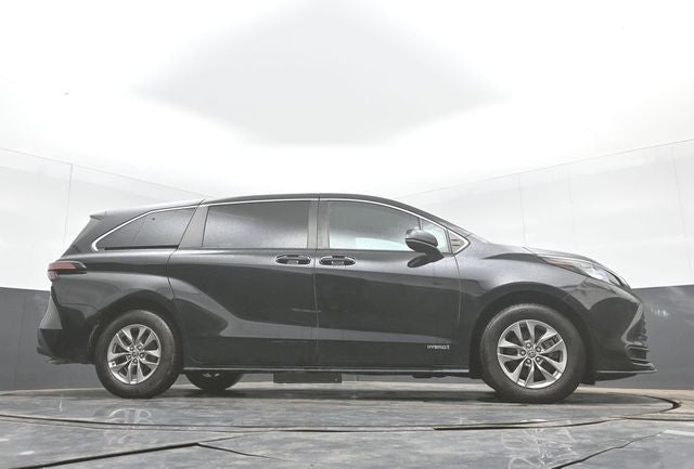 2021 Toyota Sienna LE 8 Passenger