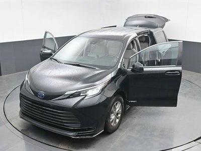 2021 Toyota Sienna LE 8 Passenger
