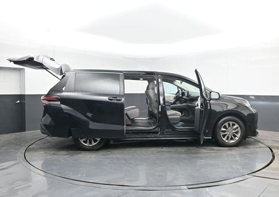 2021 Toyota Sienna LE 8 Passenger