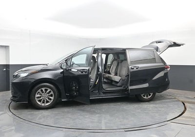 2021 Toyota Sienna LE 8 Passenger