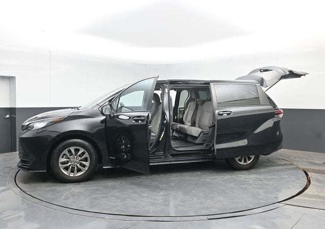 2021 Toyota Sienna LE 8 Passenger