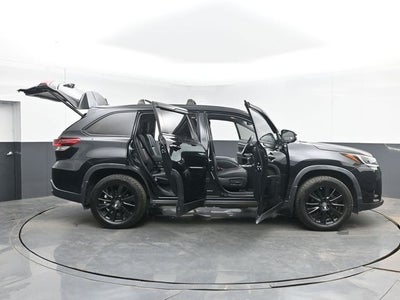 2019 Toyota Highlander SE