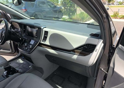 2019 Toyota Sienna XLE 8 Passenger