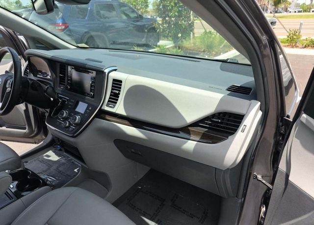 2019 Toyota Sienna XLE 8 Passenger