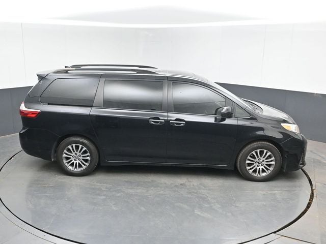 2020 Toyota Sienna XLE 8 Passenger