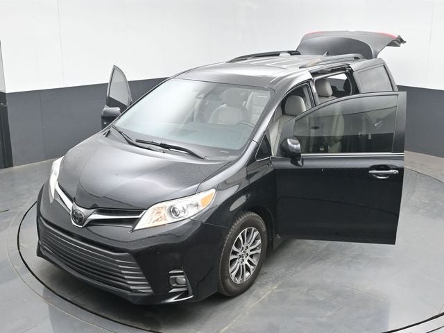 2020 Toyota Sienna XLE 8 Passenger