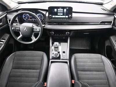 2024 Mitsubishi Outlander SE
