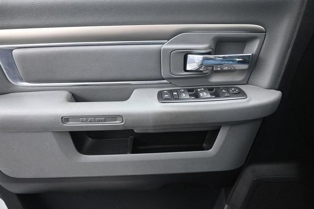 2017 RAM 1500 Big Horn Crew Cab 4x4 5'7" Box