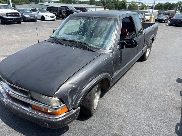 2000 Chevrolet S10 LS