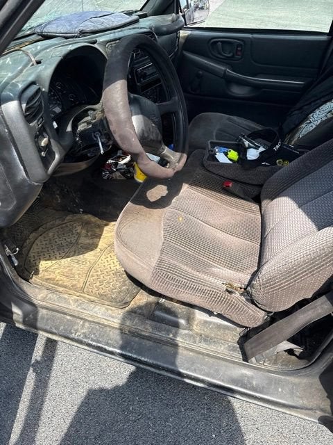 2000 Chevrolet S10 LS