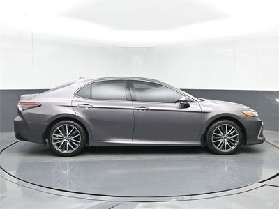 2022 Toyota Camry Hybrid XLE