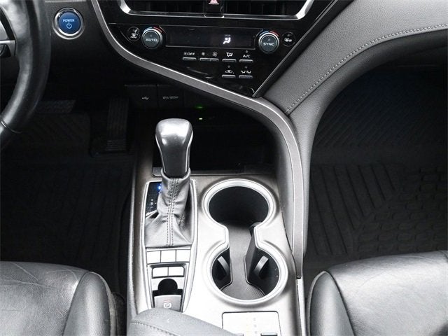 2022 Toyota Camry Hybrid XLE