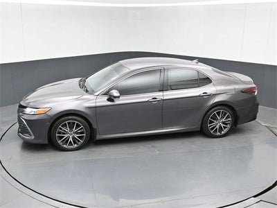 2022 Toyota Camry Hybrid XLE