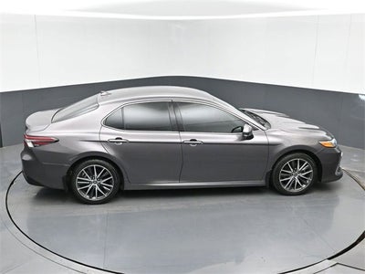 2022 Toyota Camry Hybrid XLE