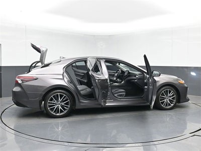 2022 Toyota Camry Hybrid XLE