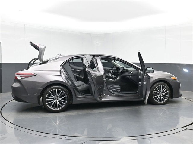 2022 Toyota Camry Hybrid XLE