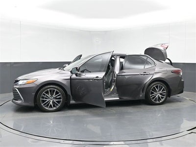 2022 Toyota Camry Hybrid XLE