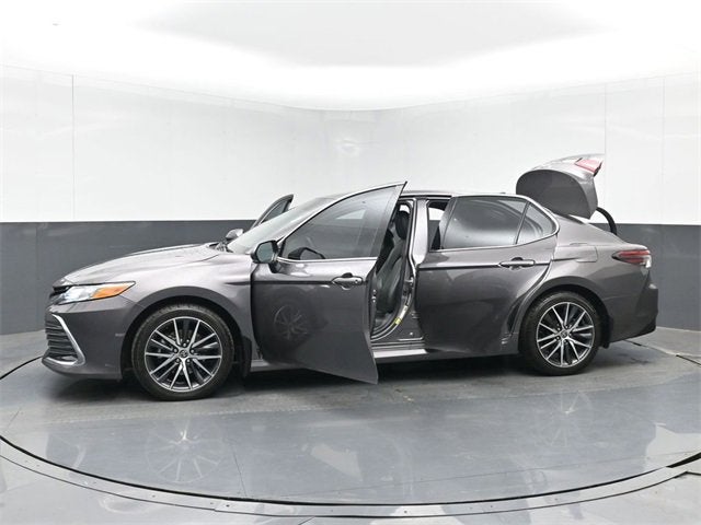 2022 Toyota Camry Hybrid XLE