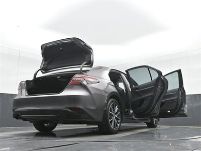 2022 Toyota Camry Hybrid XLE