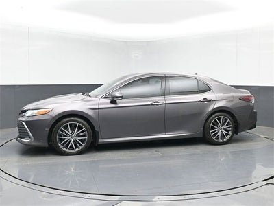 2022 Toyota Camry Hybrid XLE