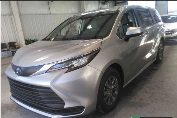 2023 Toyota Sienna LE