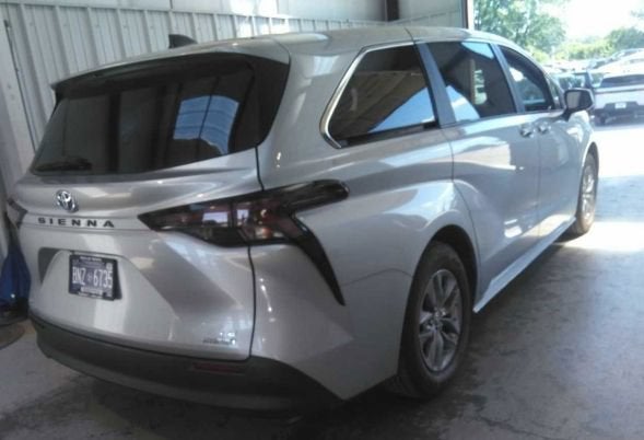 2023 Toyota Sienna LE