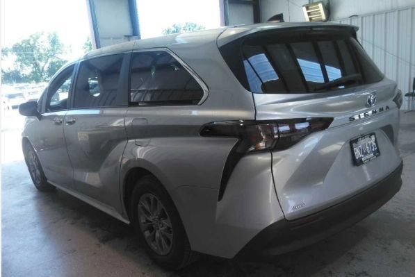 2023 Toyota Sienna LE