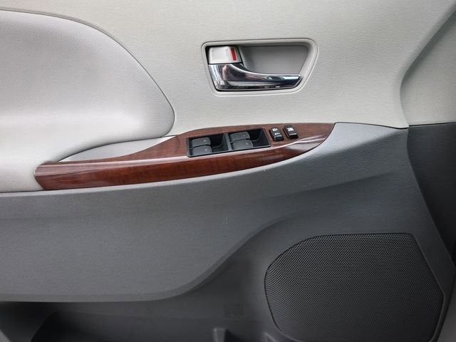 2012 Toyota Sienna XLE AAS